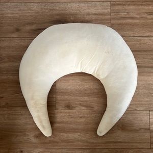 Snuggle me organics breastfeeding pillow